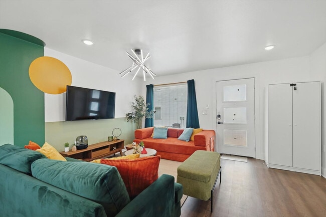 Building Photo - 4416 San Jacinto St