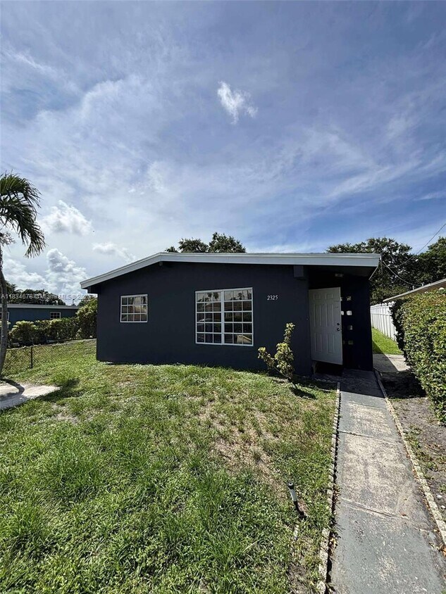Foto principal - 2325 Hope St
