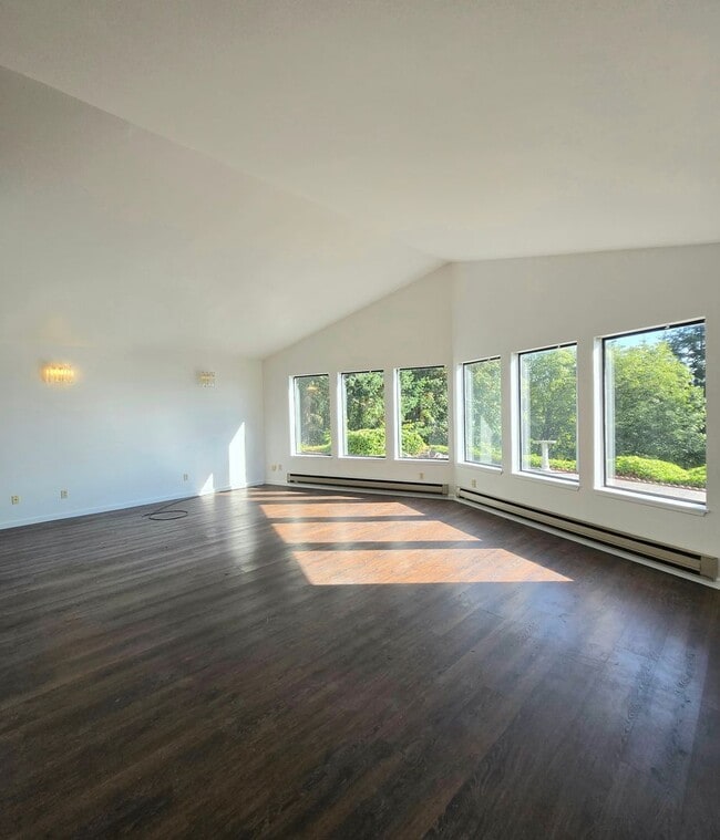 Building Photo - 111 Finch Ln