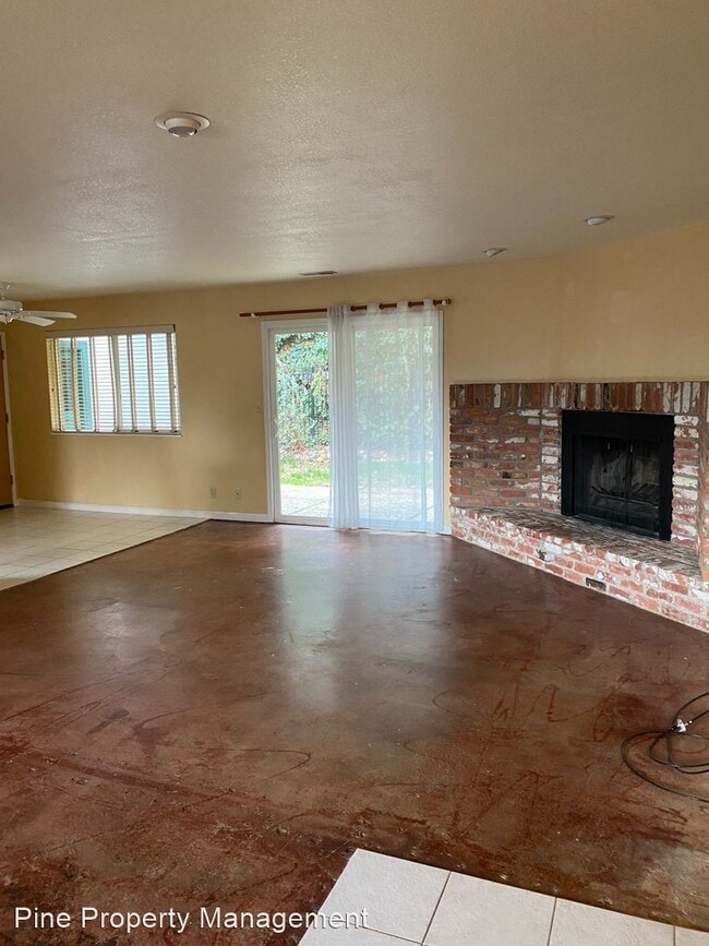 Foto del edificio - 3 br, 2 bath House - 920 Royal Oaks Drive