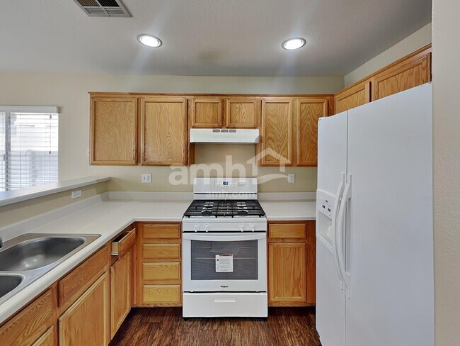 Foto del edificio - 986 Cantabria Heights Ave