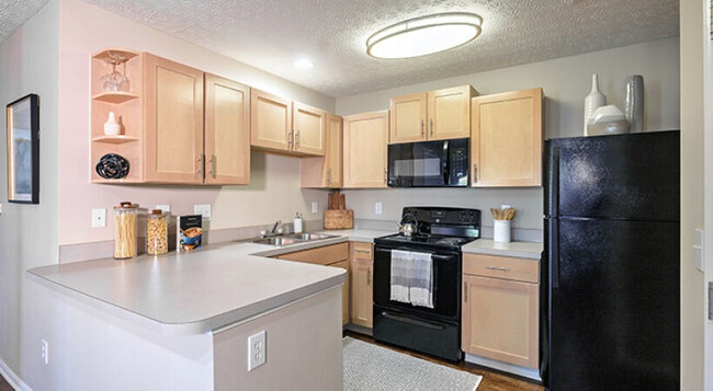 Energy-Efficient, Black Appliances - Abbie Lakes by Cortland