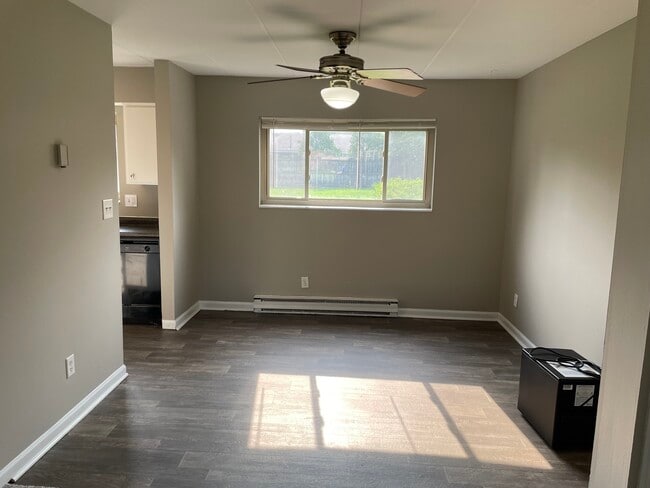 Building Photo - 1612 Mars Hill Dr