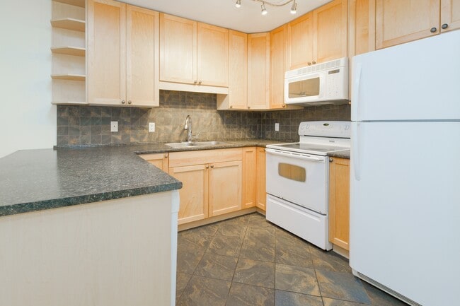 Building Photo - 723 Appleyard Ct