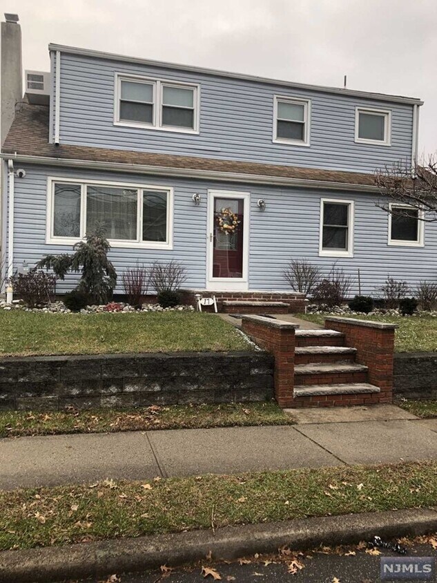 1117 10th Ave, Hawthorne, NJ 07506 Townhome Rentals in Hawthorne NJ