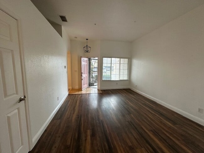 Building Photo - 888 Browning Cir