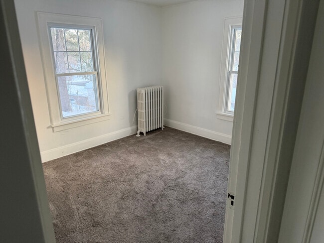 Foto del edificio - 236 Glenmont Rd