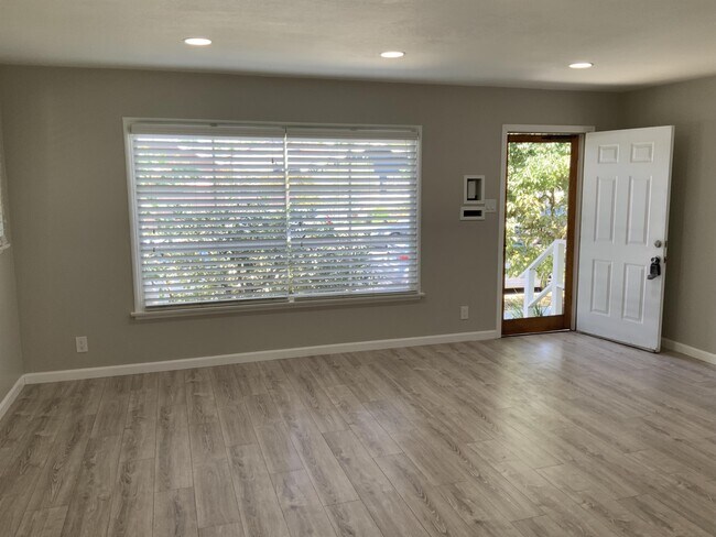 Foto del edificio - 2312 E 6th St