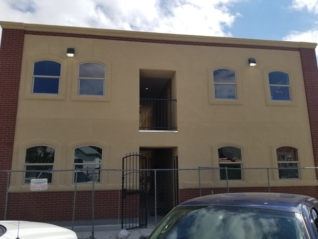 Building Photo - 1108 Myrtle Ave