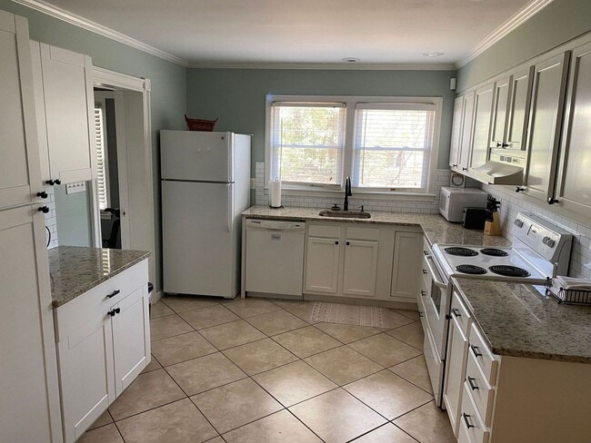 Foto del edificio - l2432 Largo Drive- furnished