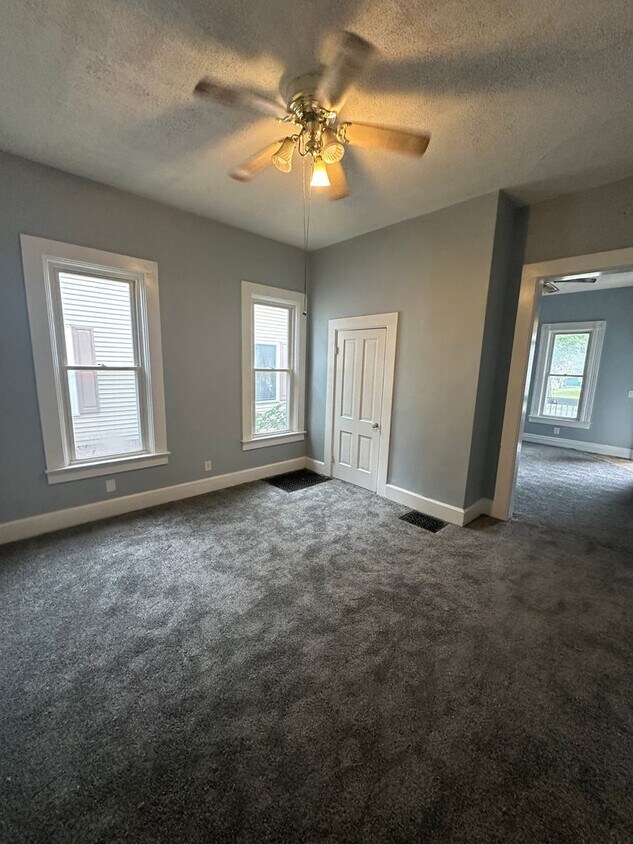 Building Photo - Updated home in the historic west side