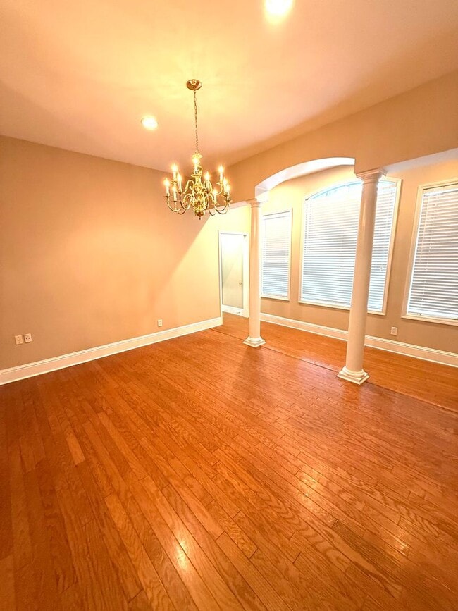 Building Photo - ** 4 Bed 3 Bath located in Deer Creek ** Call our self showing number to schedule a tour 334-366-...