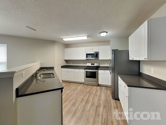 Building Photo - 6210 Robur Ct