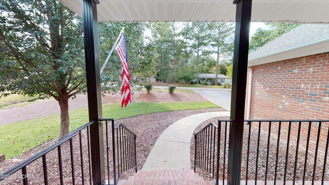 Building Photo - 180 Sandhills Cir