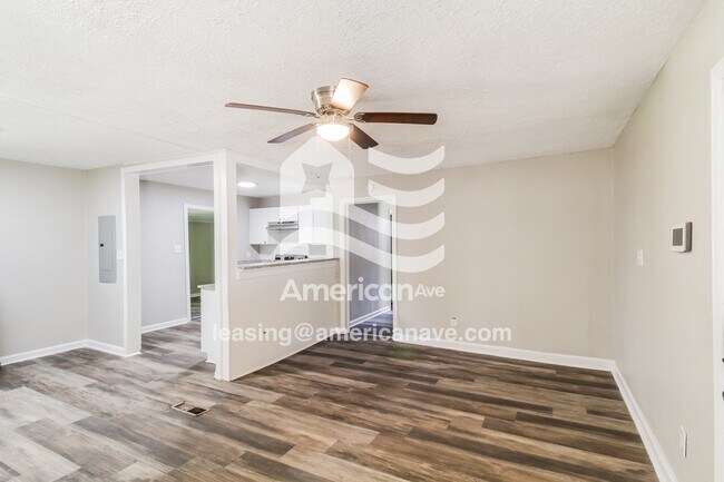 Foto del edificio - 4231 Searcy St