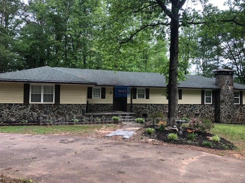Primary Photo - 17025 Wildwood Rd