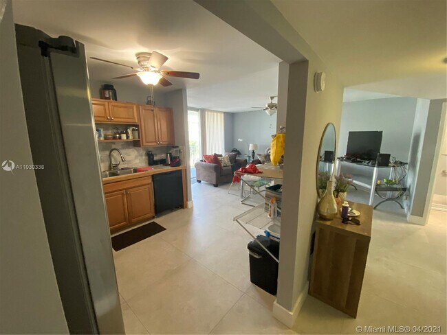 Foto del edificio - 16565 NE 26th Ave