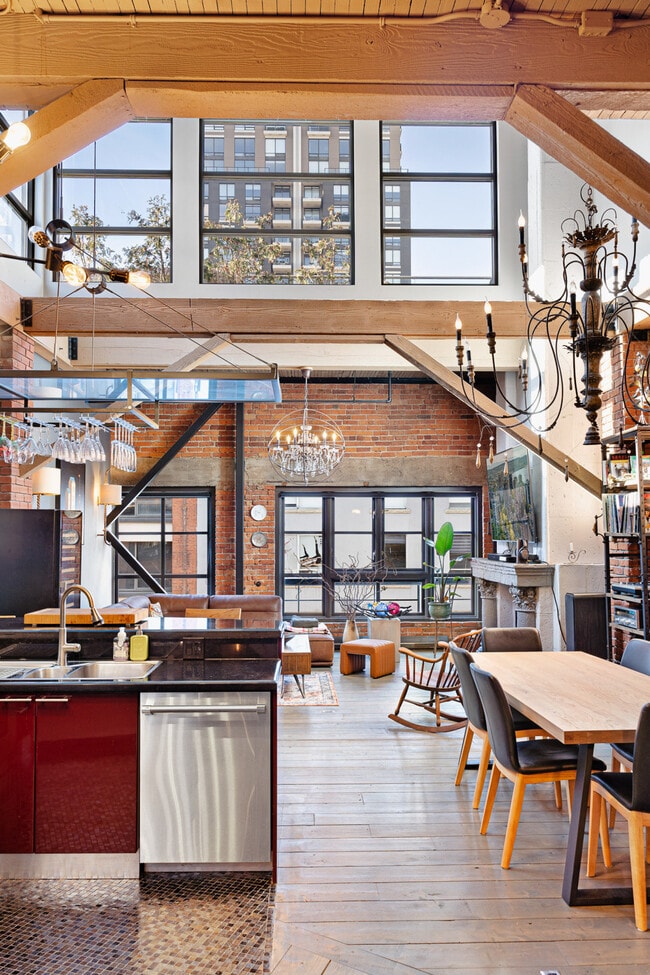 Building Photo - 1066 Hamilton St