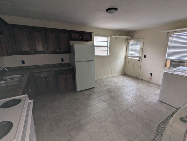 Building Photo - 2 Bedroom 1 Bath Home in Coker