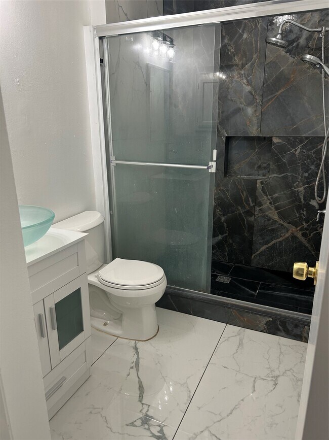 Building Photo - 8411 Battleoak Dr