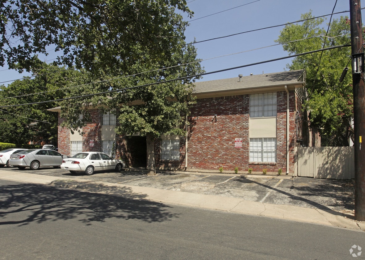 Building Photo - 1307 Norwalk Ln