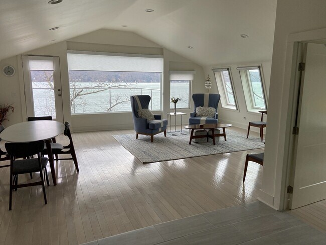 Building Photo - 1288 E Shore Dr