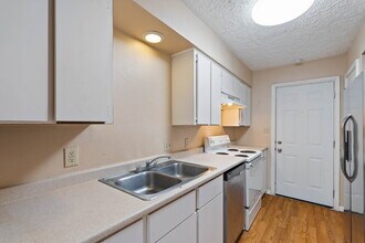 Building Photo - 906 N LBJ Dr