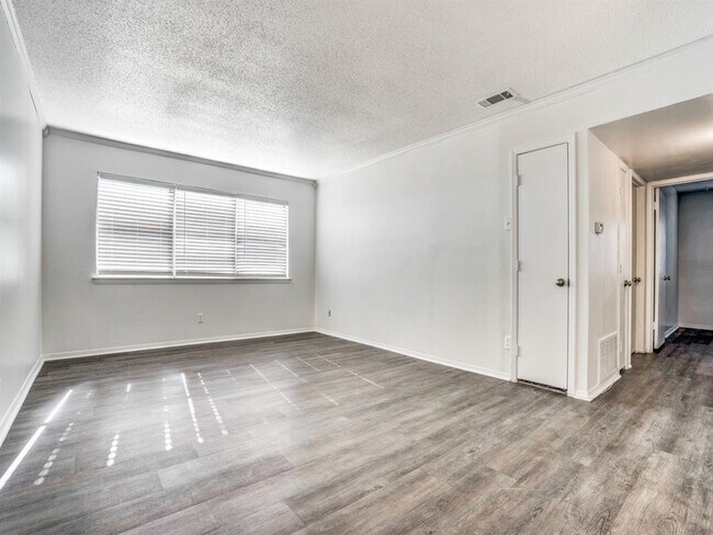 Foto del edificio - 4311 Bowser Ave