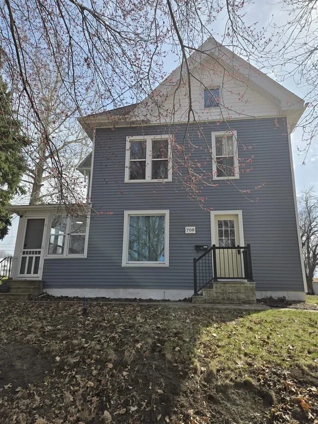 Building Photo - 708 Park St