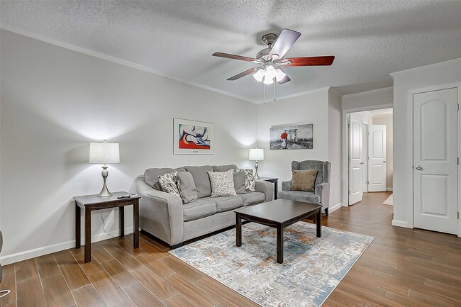 Building Photo - 4727 W Alabama St