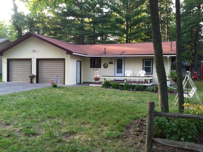 Foto del edificio - 10405 W Higgins Lake Dr