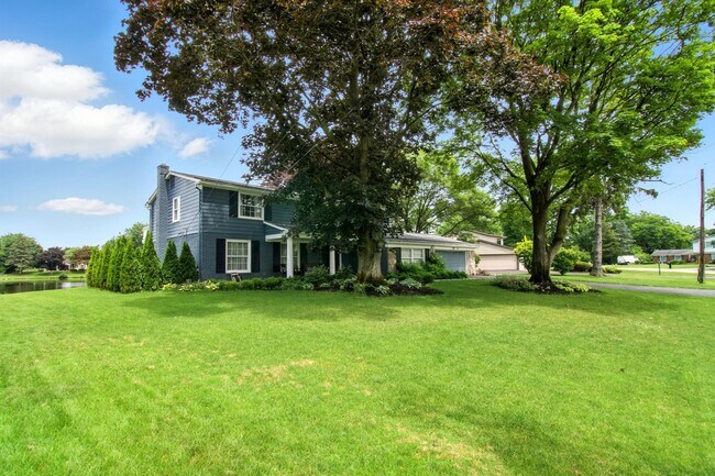 Foto del edificio - 5840 Sutters Ln