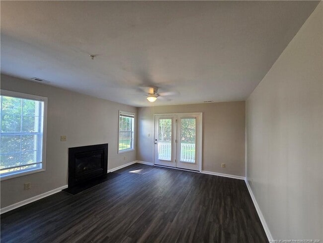 Foto del edificio - 267 Waterdown Dr