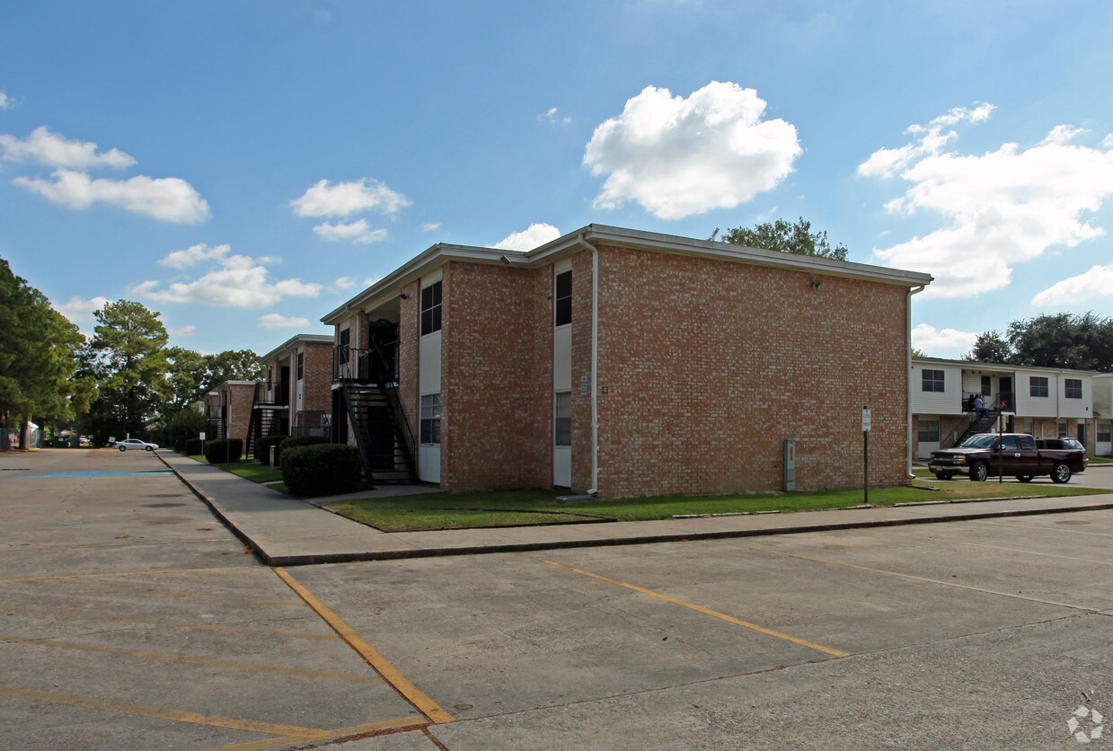 Primary Photo - Himbola Manor Apartments