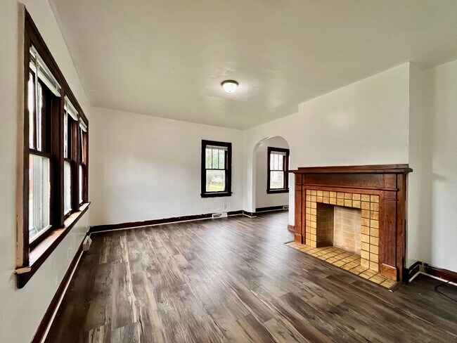 Foto del edificio - 4158 Mayfield Dr