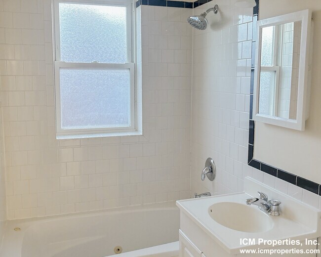 Building Photo - 4808 N Paulina St