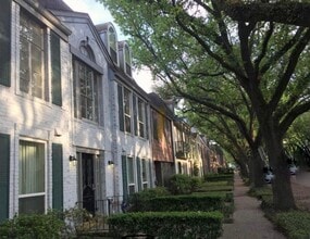 Building Photo - 478 N Post Oak Ln