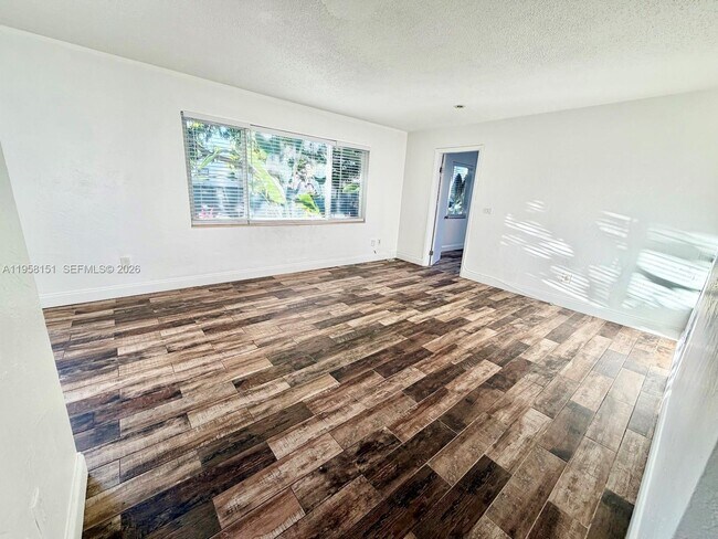 Building Photo - 927 SW 12th Ave