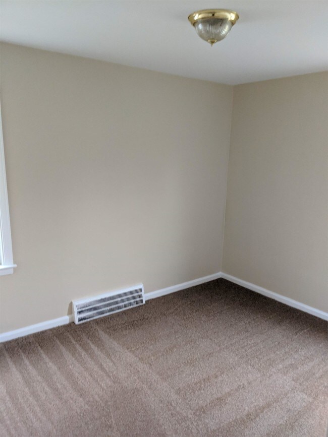 Foto del edificio - 25650 W Outer Dr