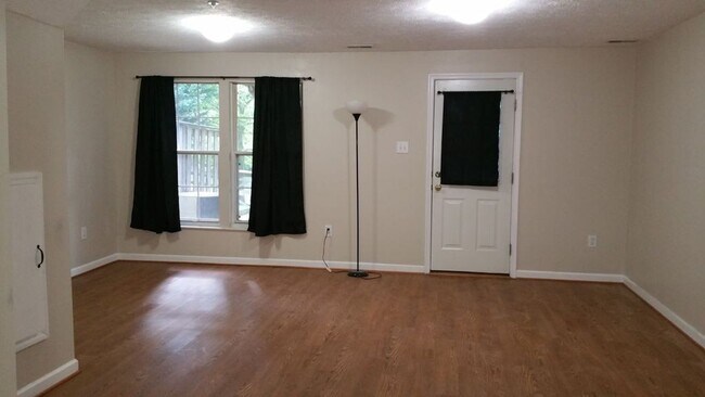 Foto del edificio - Spacious 3BR Townhouse in Sought-After Constant Friendship – Minutes to Everything!