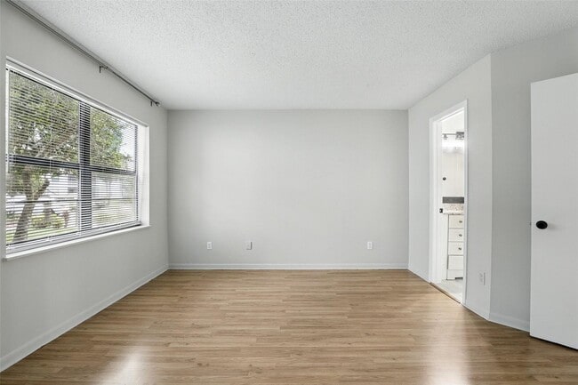 Foto del edificio - 3966 Atrium Dr