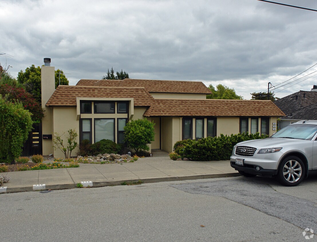Building Photo - 108 El Paseo
