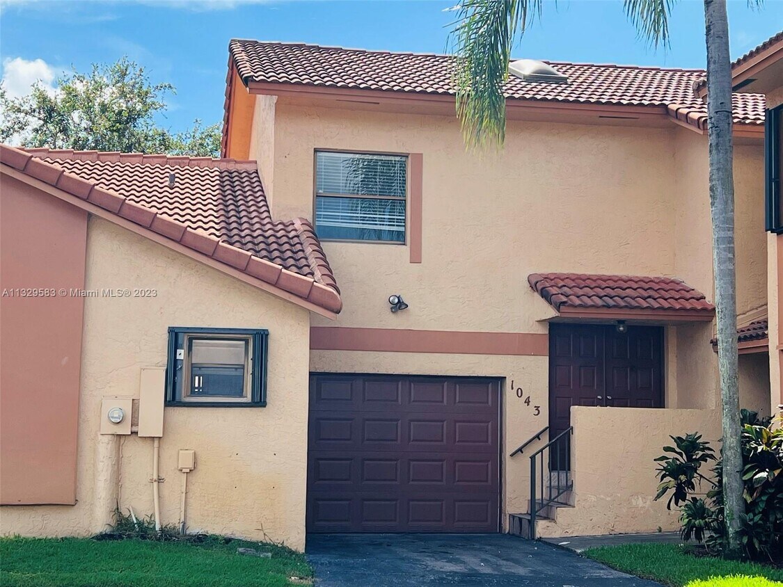 1043 SW 112th Terrace, Pembroke Pines, FL 33025 Townhome Rentals in