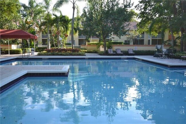 Building Photo - 910 Coral Club Dr