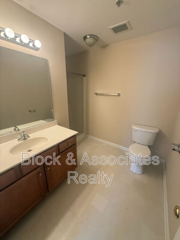 Foto del edificio - 4068 Bentley Dr