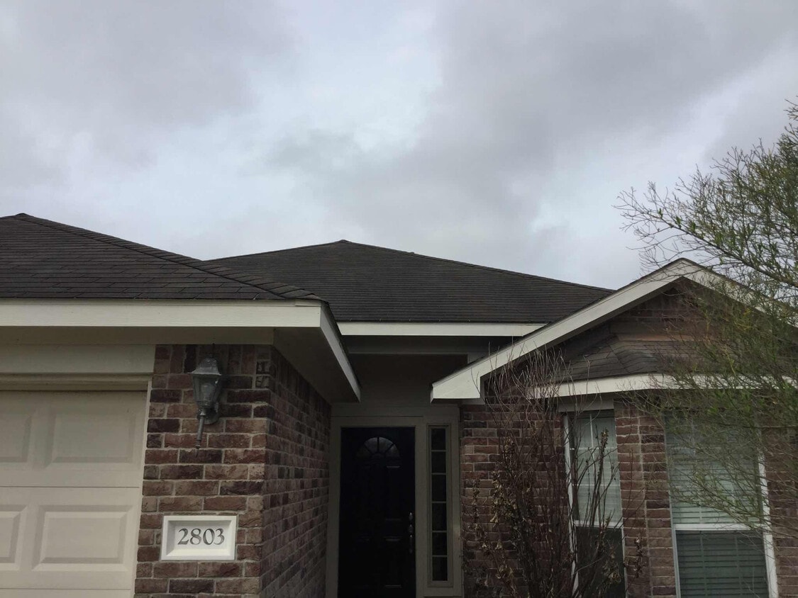 Foto principal - 2803 Seastrand Ln