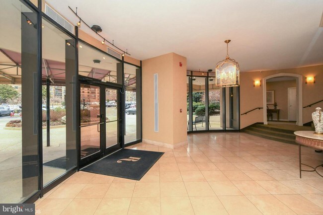 Building Photo - 8360 Greensboro Dr
