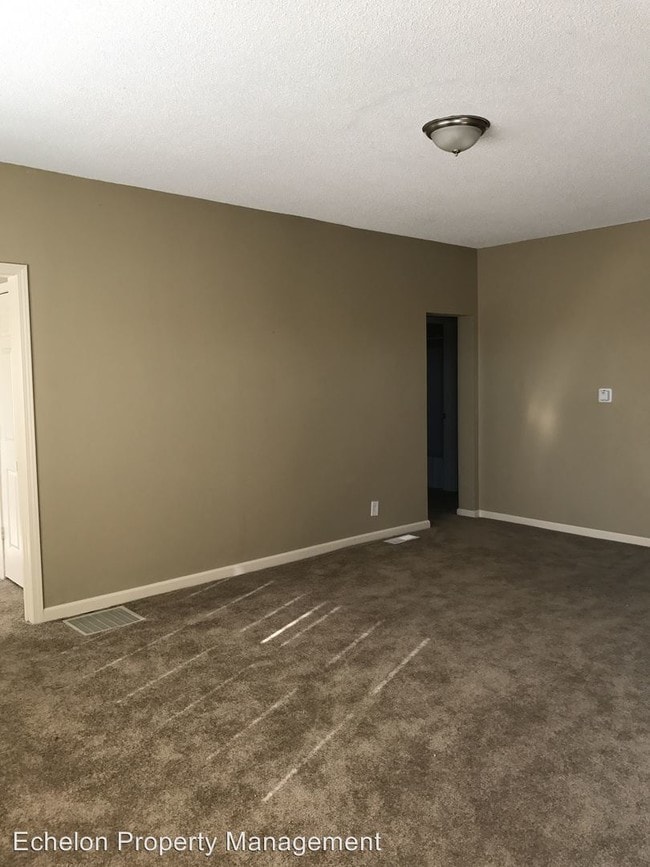 422 Thornton St, Leavenworth, KS 66048 Room for Rent in Leavenworth