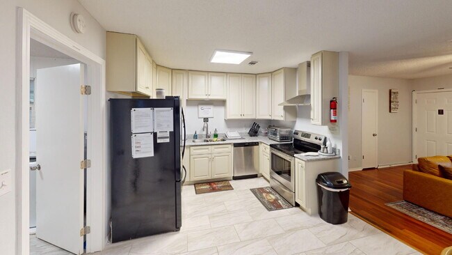 Foto del edificio - 3900 Baywoods Dr