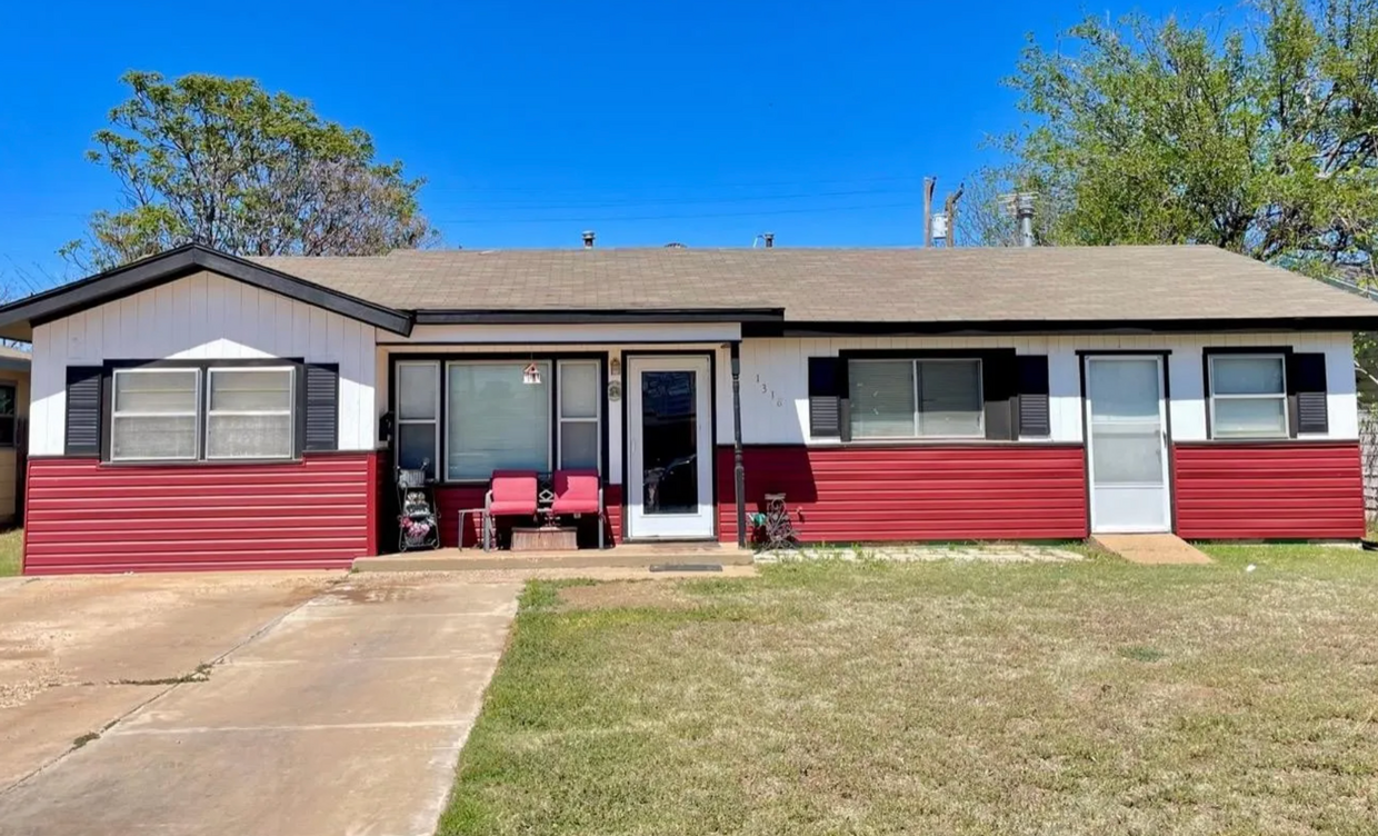 Foto principal - Spacious, remodeled 4 Bed, 2 Bath Home in ...